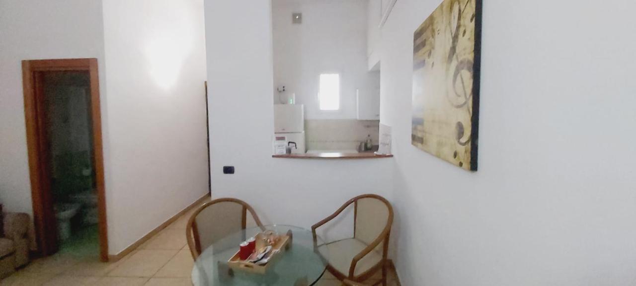 Mamo1 - Appartamento In Pieno Centro Citta Bari Buitenkant foto